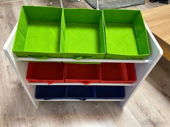 Regál na hračky - 2