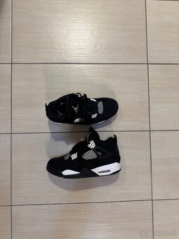 Jordan 4 white thunder - 2