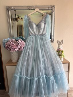 Bledomodré romantické šaty 36/S - 2