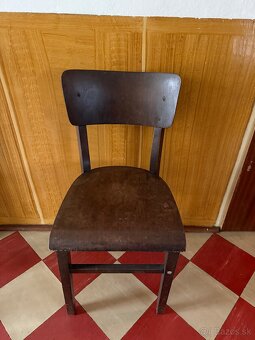 Drevene stolicky a obyvacka - 2