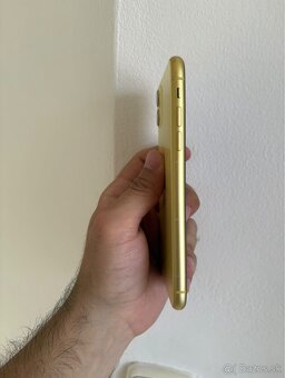💛 Žltý iPhone 11 64GB – spoľahlivý a pripravený na použitie - 2
