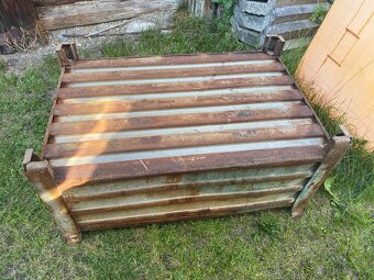 Železná debna s úchytmy na žeriav - 2