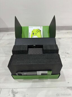 Predám Xbox Series X + 2 ovládače - 2