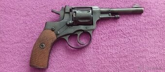 Revolver Nagant 1895 - 2