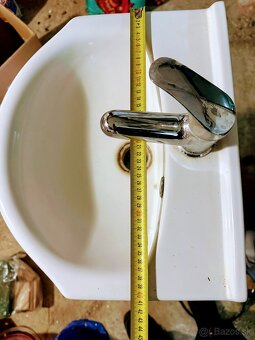 Umývadlo so skrinkou a bateriou - 2