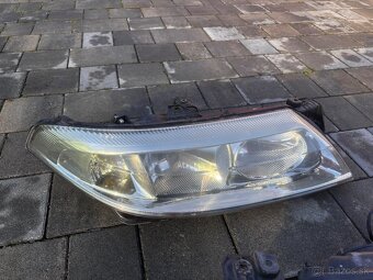 Renault Laguna II predné svetlá - 2