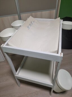 Prebaľovací pult a vanička so stojanom - 2