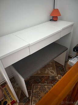 Kozmetický stolík - 2