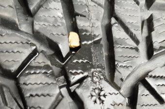 Predam jazdene zimne pneu 205/60R16 NOKIAN WRD4 92H - 2