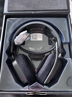 Corsair HS80 RGB Wireless - nepoužité - 2