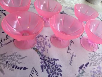 zmrzlinove poháre z ružového skla - 2