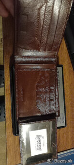 BLEKK FRAJDEJ :D Kval kožené peňaženky Concepts by Claiborne - 2