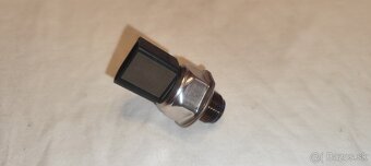 Snímač tlaku paliva 1,6TDI 2,0TDI VW Audi Škoda 04L906054F - 2