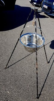 nerezový kotlík s stojanom a nerezový príbor - 2