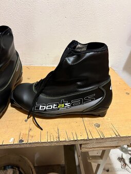 Bežecké topánky - Botas Magna 44 - 2