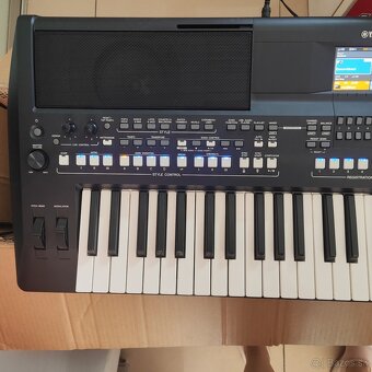Klávesy Yamaha PSR SX 600 - 2