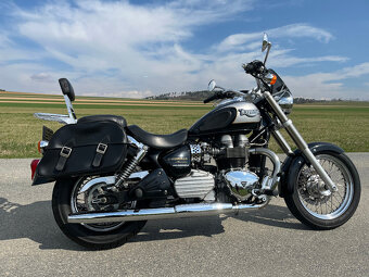 Triumph Bonneville America - 2