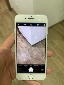 iPhone 7 – 32 GB, strieborný, batéria 90 % - 2
