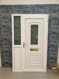 Plastove dvere č. 290. 124x205cm P - 2