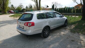 Volkswagen Passat Variant 3.2 V6 FSI Highline 4Motion - 2