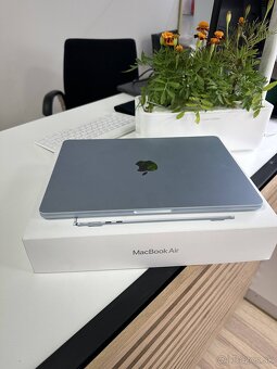 Apple MacBook Air 13″ (M4, 2024) – 16 GB RAM / 256 GB SSD –  - 2