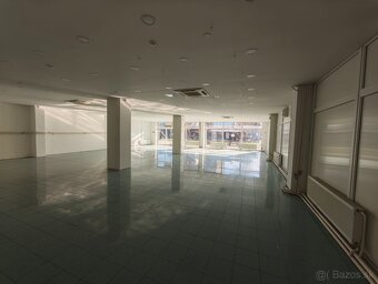 Prenájom veľký obchodný priestor Nám. Osloboditeľov - 2