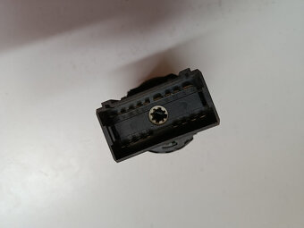 vypinac svetiel golf4 1c0941531 20€ - 2