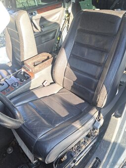 Predám sedačky VW Touareg 7L čierna Koža - 2