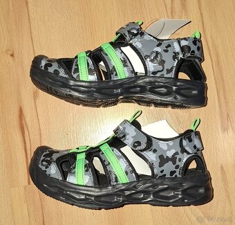 Predám sandále, sandálky, tenisky 32 a 33 - 2