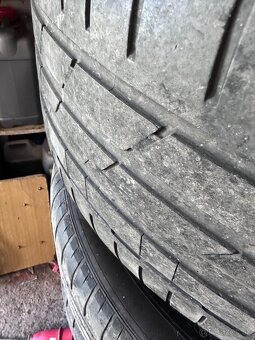 Letné pneu 285/40 r21 - 2