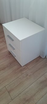 Nočný stolík / skrinka - 2