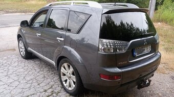 Mitsubishi Outlander - 2