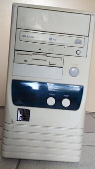 Predám retro pc skrinku - 2