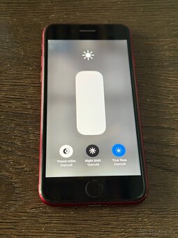 Predám Apple iPhone SE 2022 128GB RED Známky Opotrebovania - 2