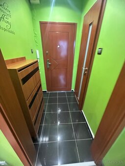 Na predaj 1 izbovy zrekonštruovaný byt v centre mesta - 2