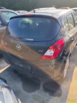 OPEL CORSA D LIFT NARAZNIK SVETLO KAPOTA - 2