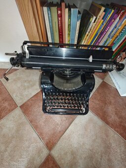 Písací stroj - 2