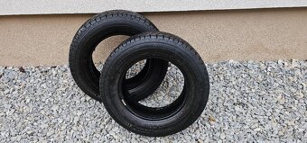 Predám 2 zimné pneumatiky Barum SNOVANIS 2 195/70 r15c - 2