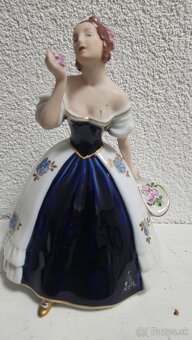 Royal dux dama z ruzami - 2