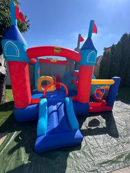 SKÁKACÍ NAFUKOVACÍ HRAD - 2