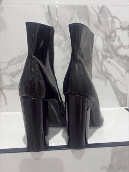 Čižmy na opätku - 2