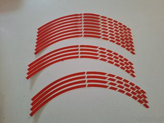 Reflexné delené polepy kolies. - 2