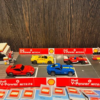 LEGO Shell sety – 7 ks + štartovacia plocha - 2
