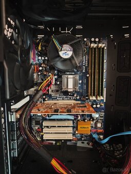 ASRock ConRoeXFire + Pentium D + 4 GB RAM - 2