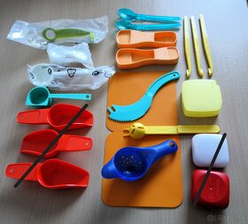 Tupperware plastové kuchynské výrobky, krájače, odmerky - 2