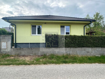 NA PREDAJ DVA RODINNÉ DOMY NITRA - KOLÍŇANY - 2