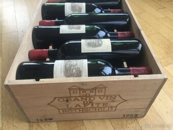 Pivničný nález 12 dekoratívnych fliaš Lafite Rothschild 1982 - 2