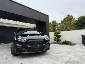 Predám Ford Mustang Mach-E 75,7kWh AWD STD - 2