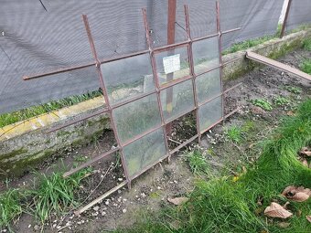 Kovane zelezne pivnicne okno - 2