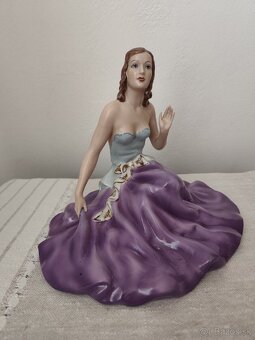 Royal dux žena so sukňou porcelánová soška - 2